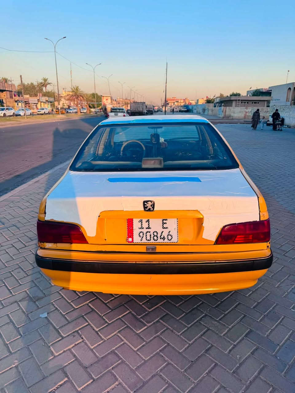 السلام عليكم ورحمة الله وبركاته بيجو بارص موديل ١٣ سياره جاهزه للشغل كلشي متصرف عليه كير مكينه حداديه تبريد كله جاهز مكاني الحبيبيه سعر ٣٠ (***********)

