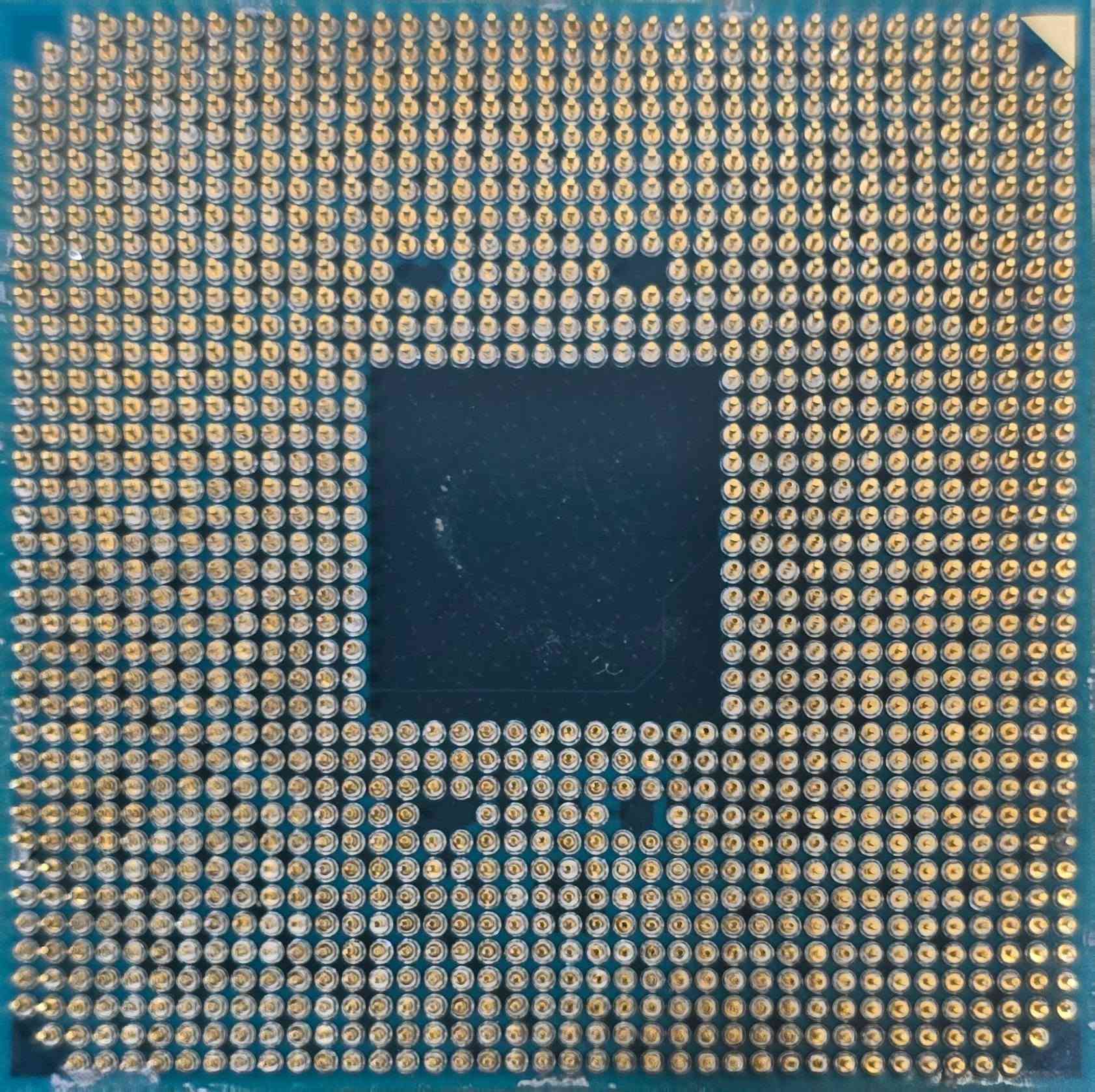 Ryzen 7 2700X • AMD • معالج
