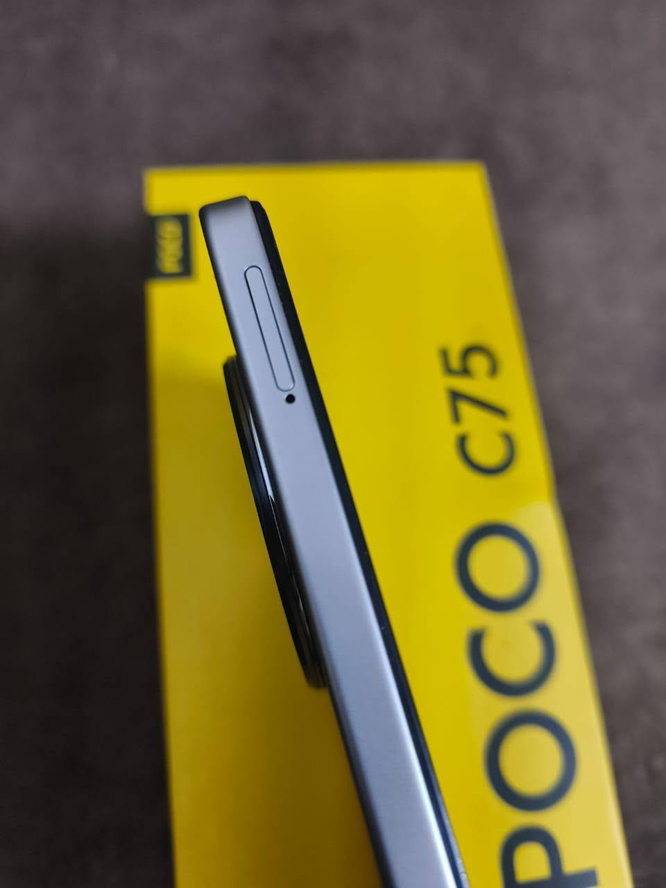 Poco c75 
موبايل xiaomi Poco c75 

مستعمل نضافته 98% يجي وي الكارتونه اخو الجديد مامبدل لا الشاشة ولا بطارية  

الذاكره 256GB

 الشاشة بحجم 6.88 بوصه وبدقه +HD

 وتدعم معدا تحديث120هيرتز

المعالج ثماني النواة Mediatek Heli G81

البطارية بسعة5160ميللي أمبير مع دعم الشحن بقوة 18واط

كاميرا 50 ميجابكسل 

بغداد /حي اور 

السعر130ألف
رقم الهاتف ***********
