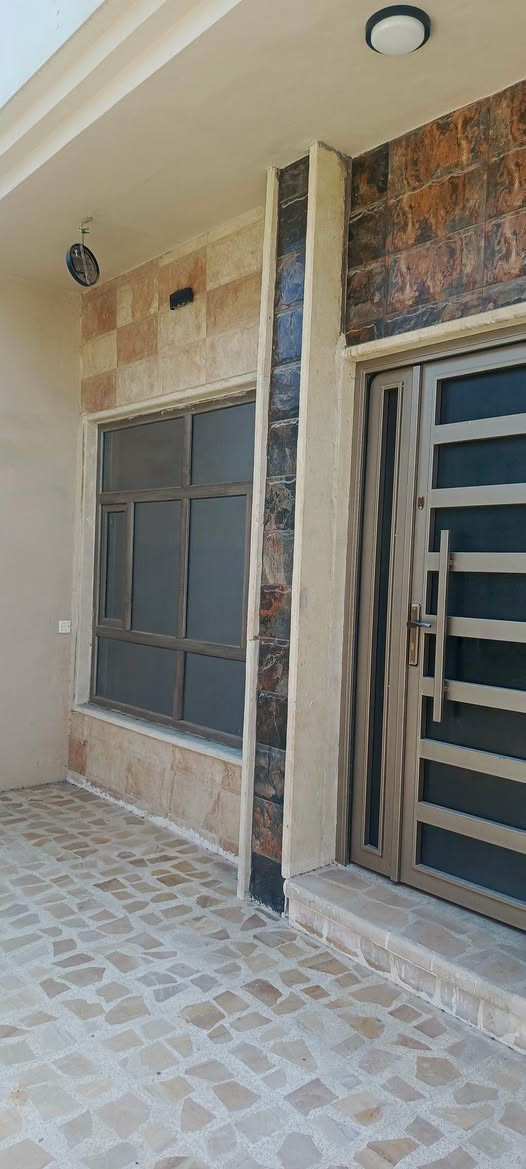عروض مكتب اساور للعقارات 
دار للبيع سعر مناسب للسكن او الاستثمار
موقع مميز جدا قريب من سايدين الجامعه
البيت فارغ استلام فوري 
المربع الاول 
حي المدراء العامين حي الحدباء
240 متر واجهه 10
طابقين بناء حديث
6 غرف نوم واستقبال ومطبخ وصحيات بالطابقين وبيتونه وكراج
شرط التحويل
سند طابو الزهور
شارع تبليط
لمعرفه السعر اكتب تم ليصلك على الخاص
للاستفسار زياره المكتب سايدين البحرين مقابل مطعم احمد الحاج صلاح
***********
***********
