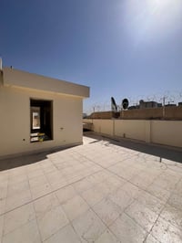 صباغ متفرغ • داخلي وخارجي • مانع رطوبة
