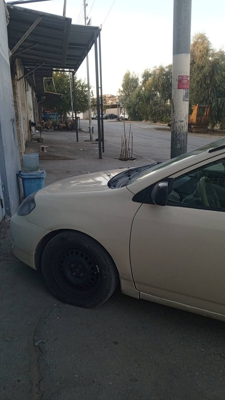 كرؤلا موديل 2002بؤفرؤشتن
گير ئؤتؤماتيك مه كينه 18بيلاد 
ته بريد سارد گه رم ئيشه كات 
بيشي لاى ده به ى ئاوه كه ى هه يه تى به لام زؤر نيه 
دواوه ى كپسه بى ده عمه 
ته قه وره قه ى نيه تازه بيشو دواو دا گرتووه 
سه نه وه ى له 2024به سه رچووه 
مالى كاسبيه مالى خؤمانه 5ساله لاى خؤمانه
***********. واتساب 

***********.  له سليمانى

