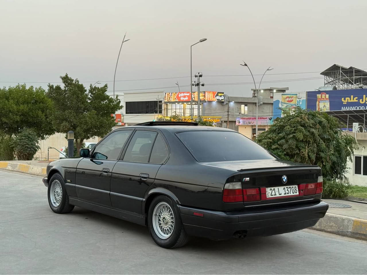 بي ام دبليو موديل 1992
حجم محرك  525 بلاد ( كير اوتوماتيك )

سعرا  56 مجال قليل 
مكان كركوك داخل المدينة

سيارة مصبوغ عام لجمالية 
فول مواصفات سلايد داخل رصاصي و اوتوماتك تبريد شغال كير محرك شرط 

سنوية رقم هزة كلهم جديد 
شرط تحويل و وكالة

 اسيا  ***********
 كورك *********** كركوك, العراق
