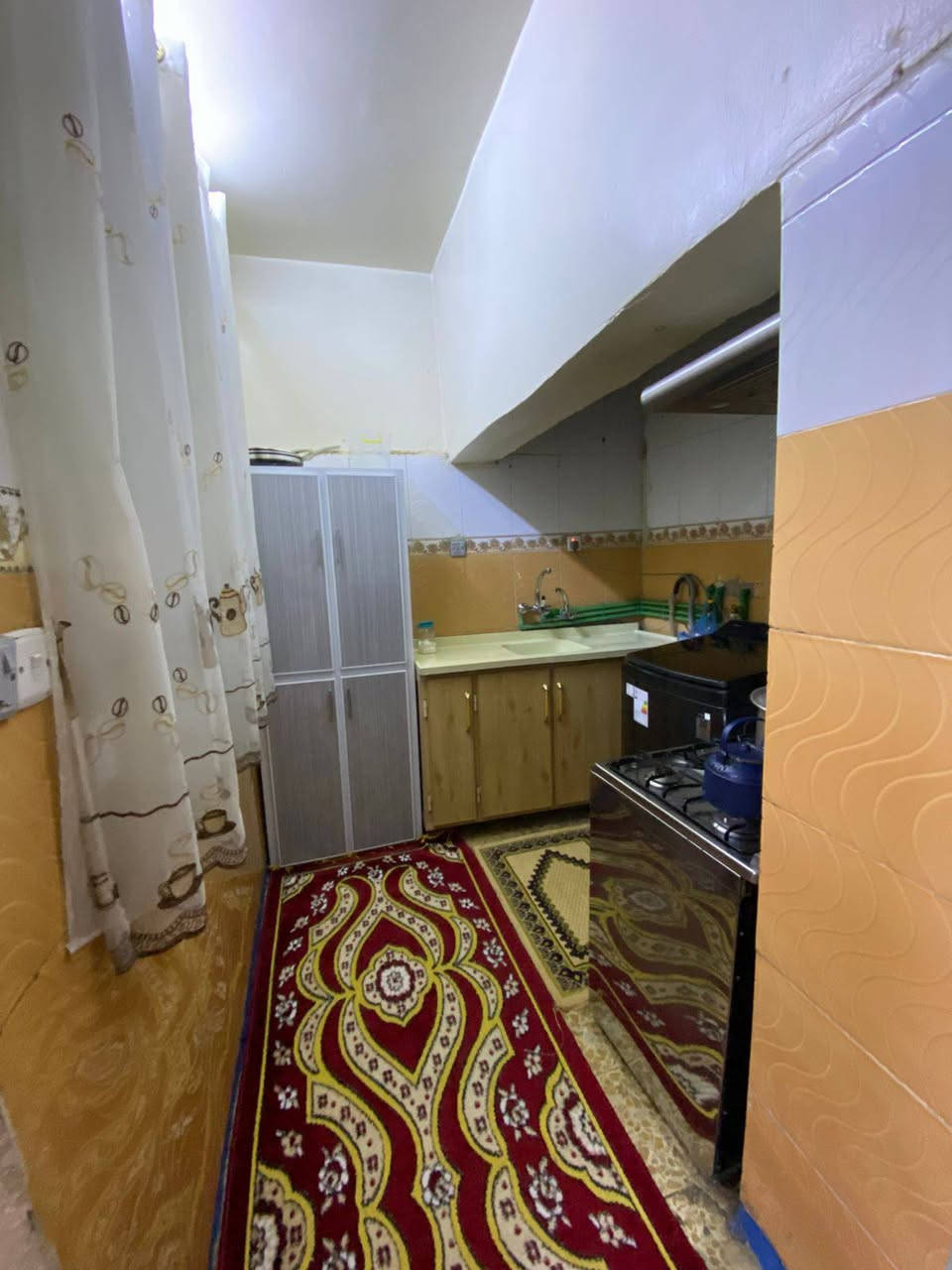 السلام عليكم نصف قطعه للبيع
بقطاع 61مقابيل63  تفاصيل البيت استقبال جبير وصاله ومطبخ وحمامين و 3غرف نوم البيت طابقين ونص الاستفسار ***********

