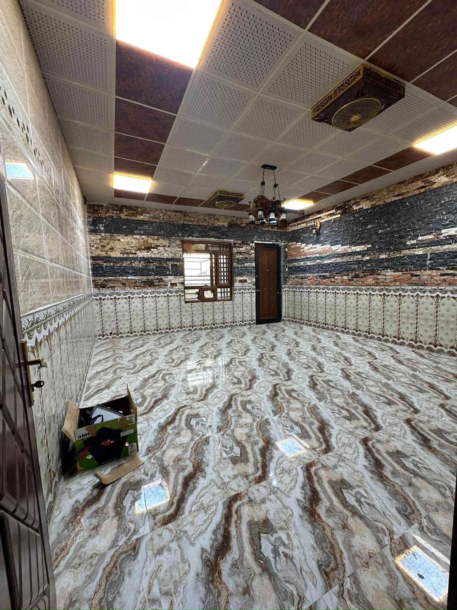 بل بدايه شارع ٦٠ • ٣٠٠م • ٥ غرف