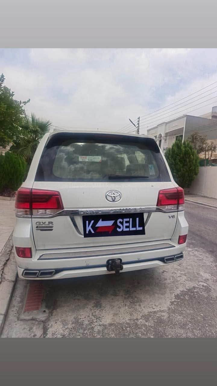 👑 هيبة الوكالة بيع ميتعوض! 👑
ليش تدفع على صيانة المستعمل، إذا تقدر تملك سيارة بحالة الشركة تماماً وتوفر فلوسك؟ لكل شخص يدور "المكفول والنظيف" بالسوق الحالي، هذه مو مجرد سيارة.. هذه راحة بال واستثمار صح.
🚘 تويوتا لاندكروز GXR 2021
 الممشى: 54,000 كم بس (حقيقي وقليل جداً)
 البودي: صبغ وكالة 100% (بدون حوادث، بدون تعديل، نظافة تامة)
 الرقم: دهوك | المكان: أربيل
💡 ليش هذه السيارة بالذات؟
قوة وهيبة على الطريق، جاهزة للخطوط مباشرة ولا تحتاج فلس واحد صيانة. فخامة عائلية وقسوة بالتحمل تسوى كل دينار تدفعه.
🤝 شرط الفحص: أفحص وين ما يعجبك (كمبيوتر، سونار، أو بالشركة).. الشفافية وراحة بالك أهم من البيعة.
📲 للتواصل والمعاينة (للشراي الجاد التواصل): ***********

نص مكتوب في الصور:
- K SELL