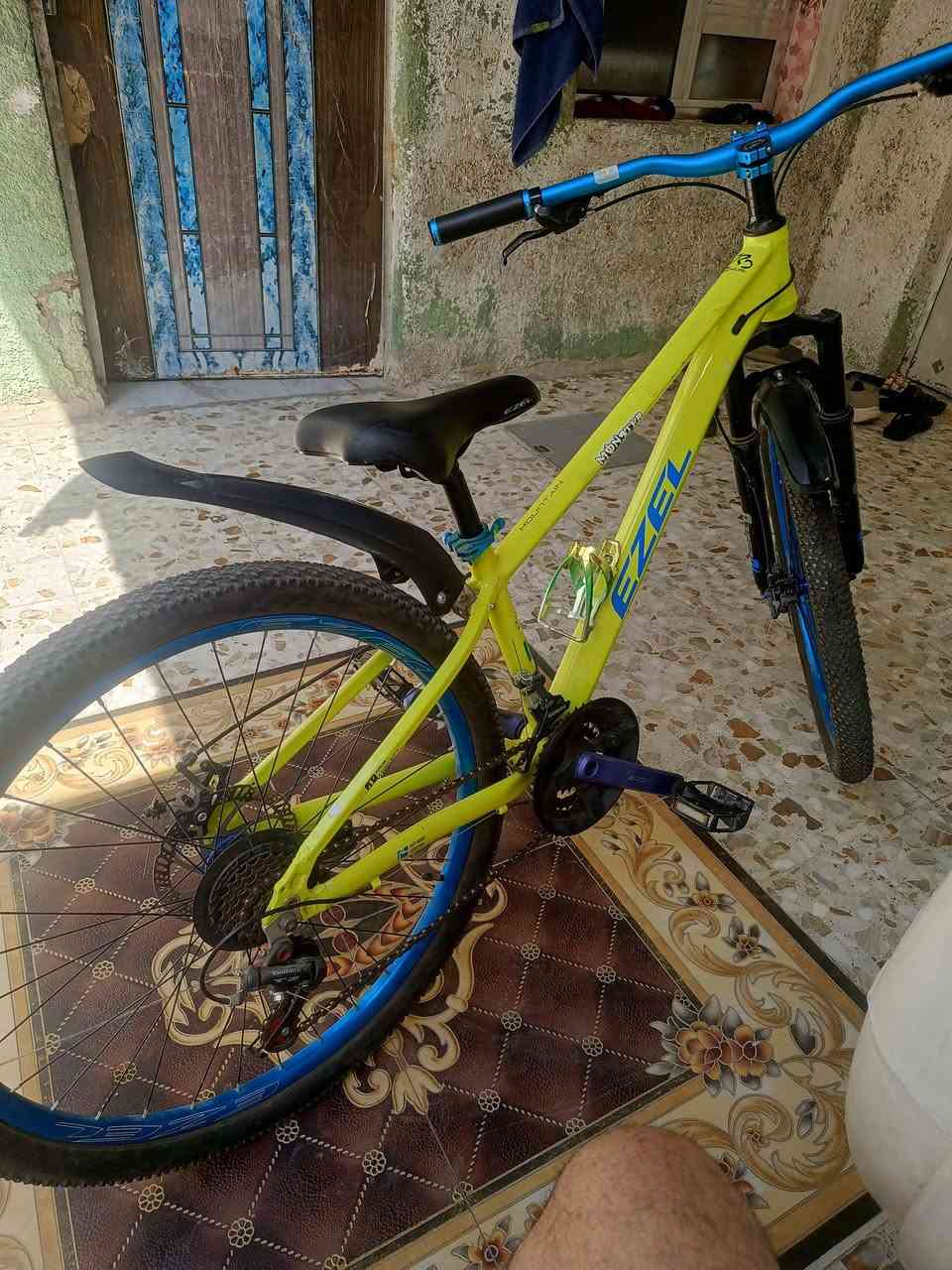 بايسكل ماركة ايزل برازيلي حجم 26 جديد مكينه شيمانو شعندك حجم 24 مراوس واليشتري سعره 150 للاتصال واتساب ***********
