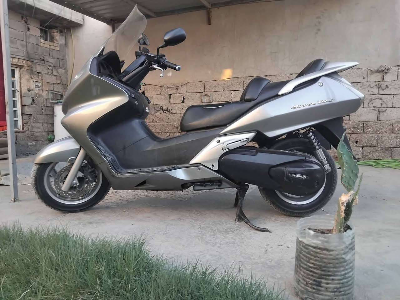 سلام عليكم حبايب سلفر ونج لبيع المحرك 400 وفر دراجه ما مفتوحه مكفولهسعر 16وبيه مال  حماوه 3 بلاديه رقم***********

