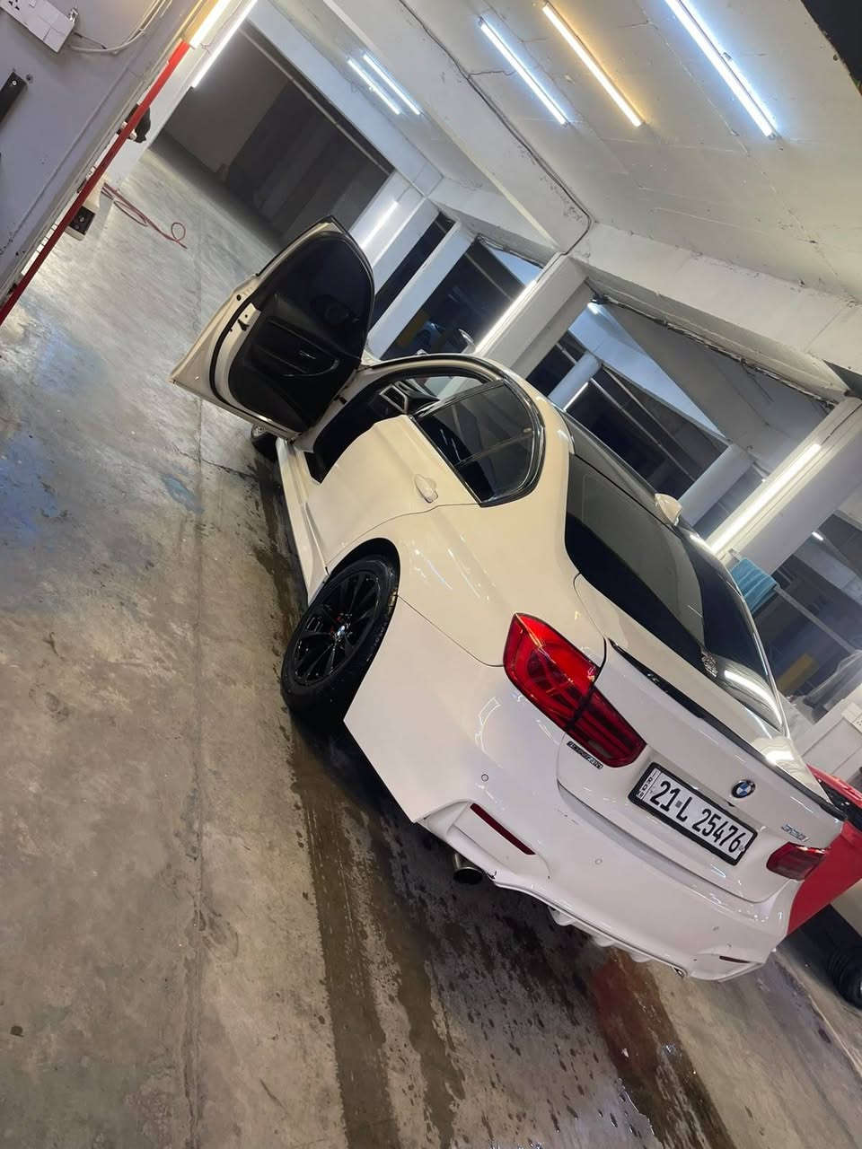 بي إم دبليو 320i • ٢٠١٧ • كت M كامل
