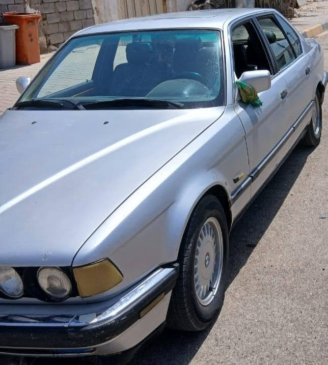 سلام عليكم بيم دبليو حجم 7538 رقم دهوك شرط تحويل مستعجل على بعينه كير ومكينه حاويه تبريد وتكييف شغال صدر امامي خلفي جديد جهازه من وين نواحي تبريد وتتفه شغله كهربيات كامله جهازه من كل نواحي سعر 35العنون ديالى بعقوبه رقم لاتصل ***********

