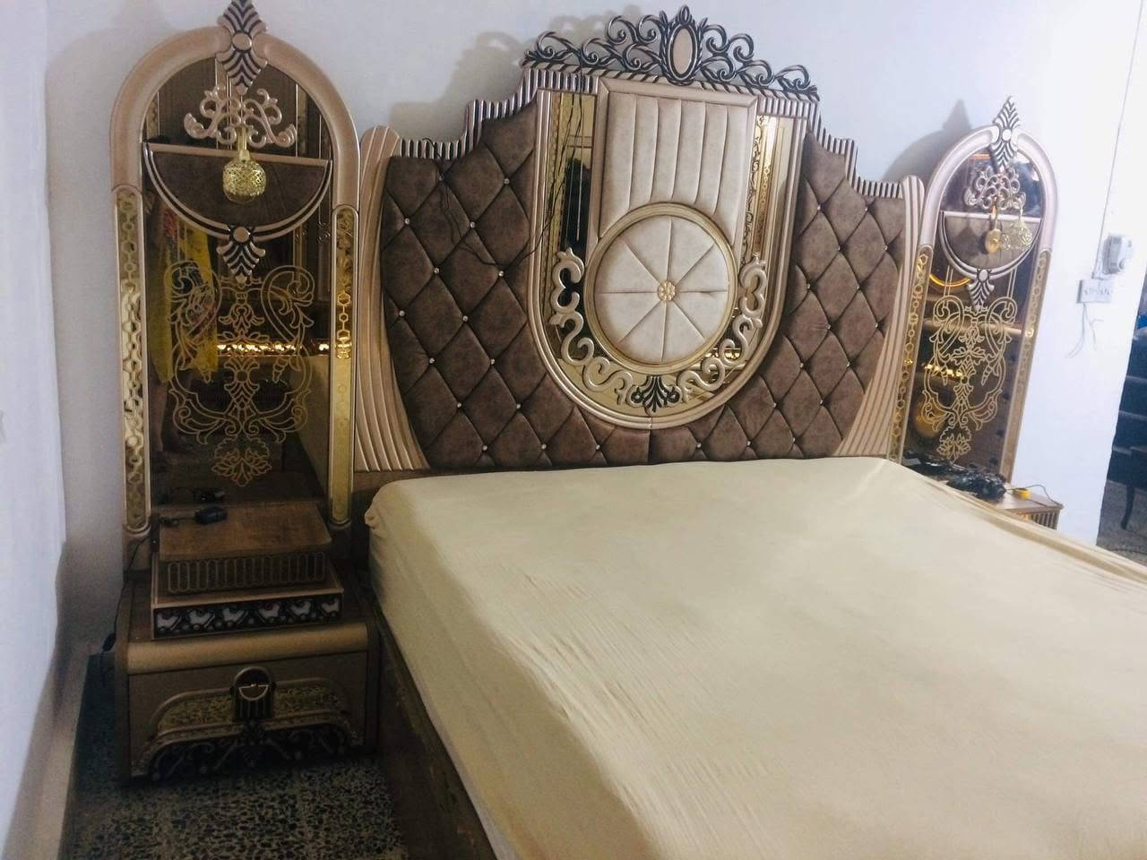 غرفه ماليزيه مستعمله لبيع لتواصل على رقم الهاتف***********
