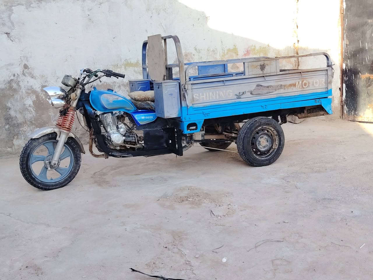 راسل خاص اتصل
ستوته مديل 14  وراق اصولي كربلاء شوفت عينك جديده محرك 23 ما مفتوح وجديد مكانه حيدريه  السعر مليون وميه وخمسين ه مجال شراي يتصل ***********
