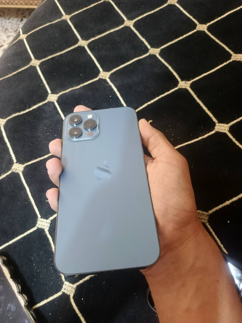 12 pro max وتر برو 
ذاكره 128
بطاريه 78 متصرف
نضيف 
سعر 450 وبي مجال بسيط 
رقمي ***********
مكاني بغداد زعفرانية
