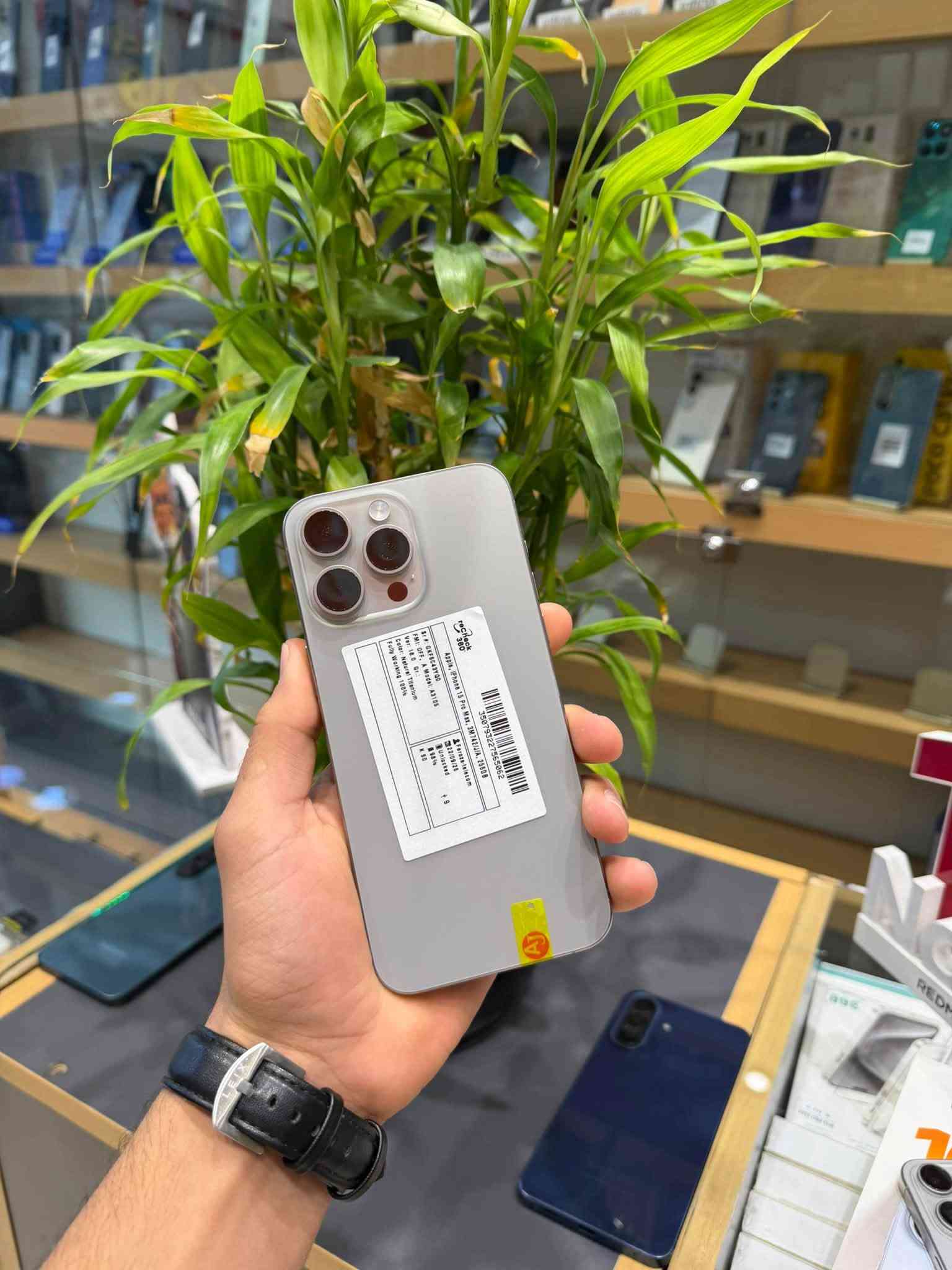 iPhone 15 Pro Max
ذاكره 256 
البطاريه 99
مشحون 92 مره 
الجهاز نضافته 100بل 100
سعر الجهاز مليون و100 وبيه مجال 
الاستفسار اكثر اتصال على هاذه الرقم 
***********
