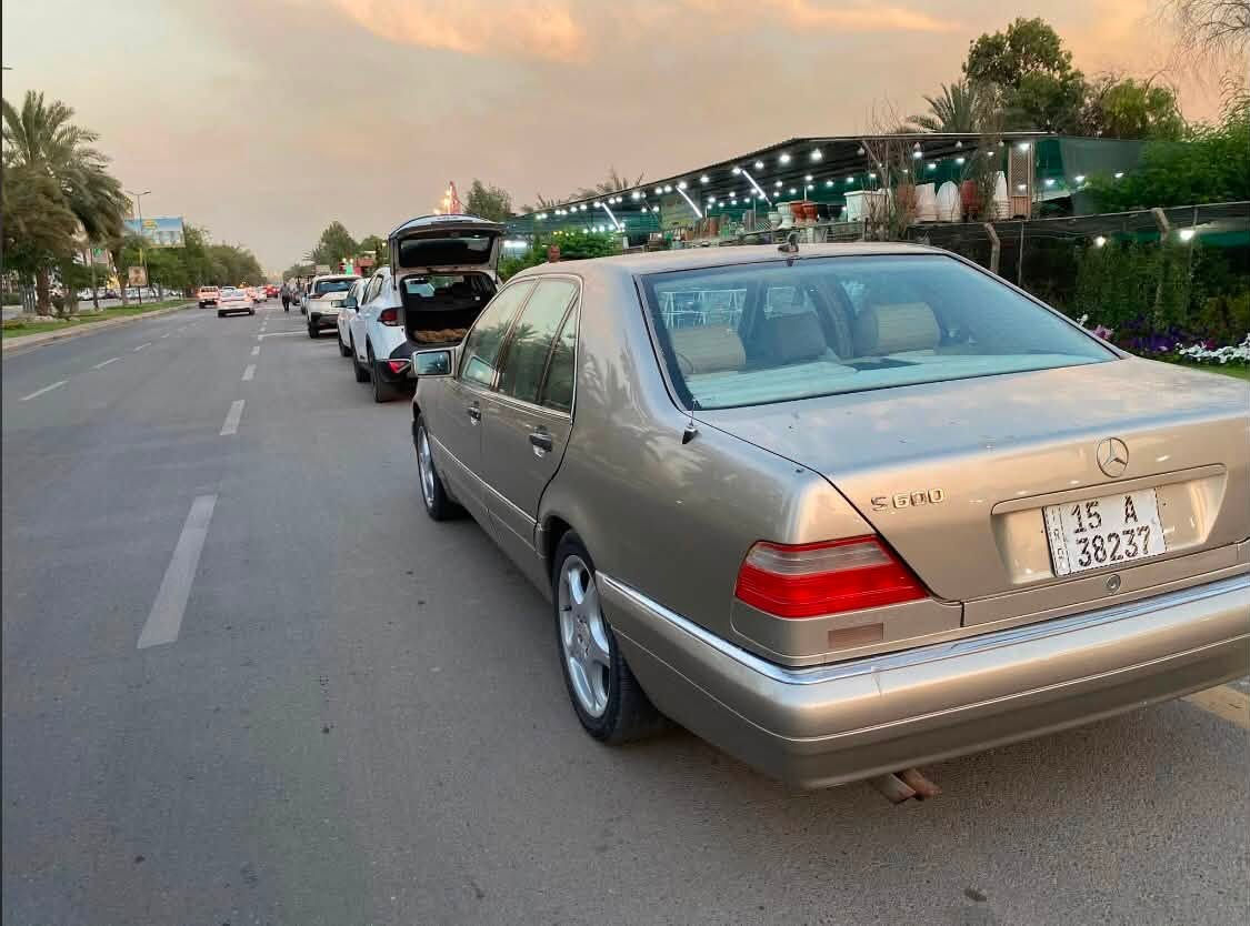 السلام عليكم 
مارسدس S500 
شبح 8 سلندر 
لون ذهبي 
محرك وكير نظيفات 
السياره مصبوغه عام 
موديل 1992 

تبريد شغال 

سلايد روف. غير شغال
تخم ويل كب جديد 
تايرات زوج جديد. 
وزوج نص عمر
السياره بسمي      رقم انبار دولي 
تحويل مباشر
للبيع فقط بدون مراوس   
السياره بيها بعض النواقص 
سعرها. 64 ورقه   
***********
مكانها السياره بغداد
