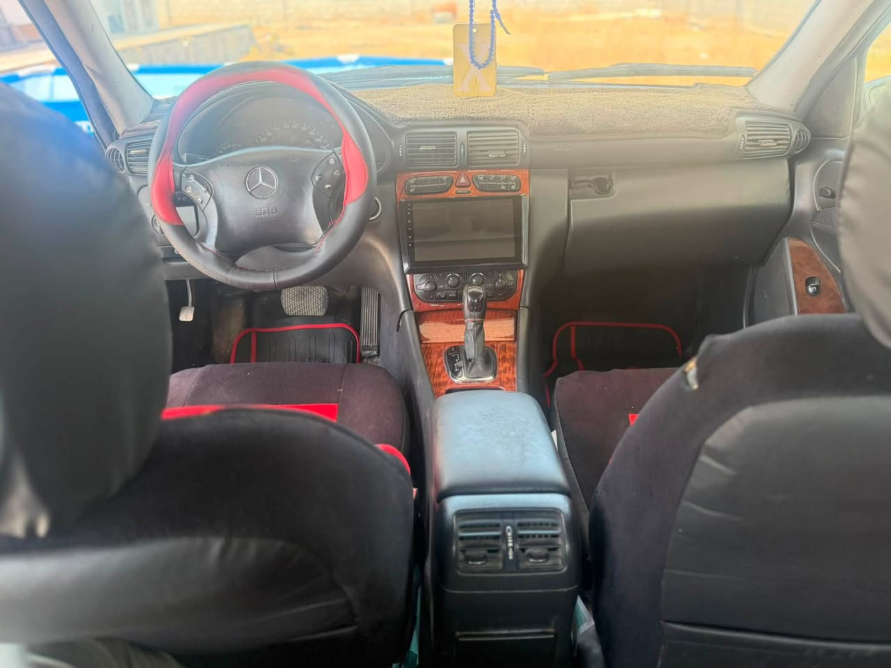 السلام عليكم مارسدس c320
موديل 2002 سياره مابيها اي نقص تبريد شغال شاشه محرك وكير مكفولات سعرها 64 وبيك خير وتدلل ماكو هيج سعر والله 
مكاني السياره بغداد/ تاجي 
***********
