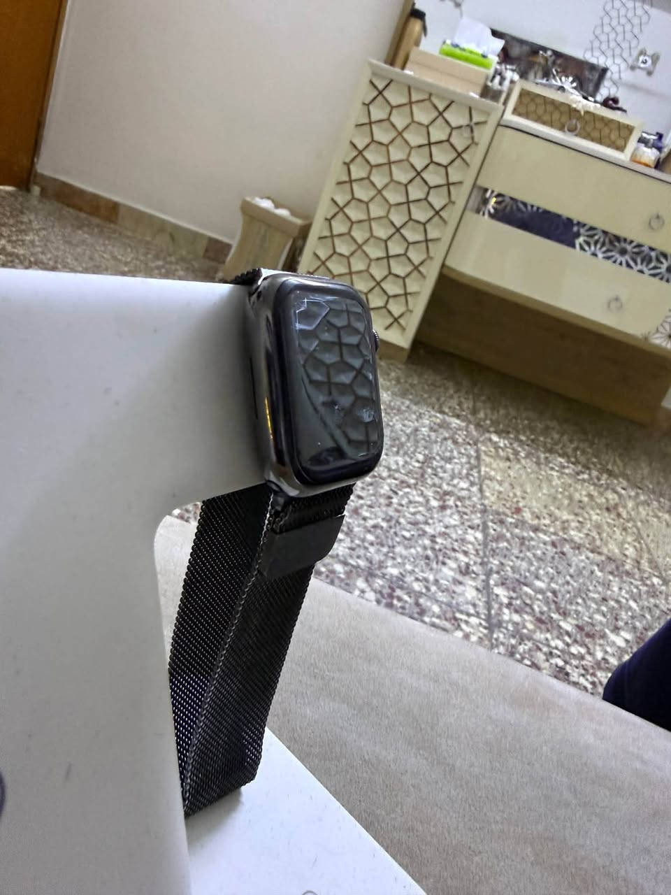 السلام عليكم
ابل واتش جيل ٩

لون ستانلس ستيل اسود 

قياس 45

نظافة 100%

بطارية 92 %

ملحقات كاملة سير وشاحن الكارتون فقط كارتون الساعة 

السعر 300 قفل قفل بدون معاملة رجاءاً

مكاني بغداد السيدية

تواصل واتساب فقط ***********
