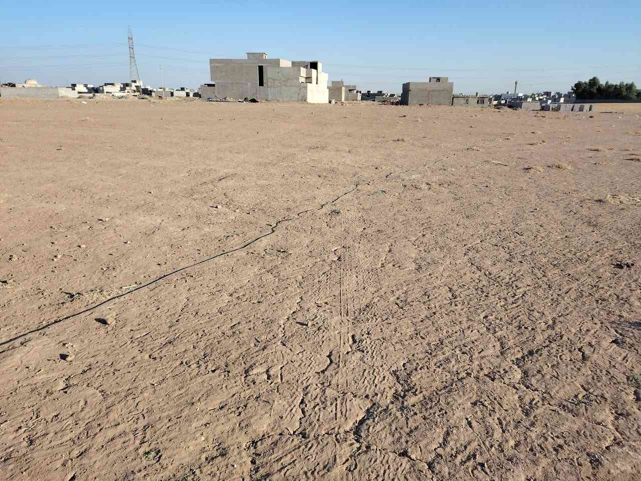 ارض للبيع في حي القوسيات 

قرب مجمع دور الأيتام. 

المساحه.  100 متر. 

سند زراعي نموذج 25 حق التصرف سند ابيضّ 

قرب شارع تلكيف.   

خدمات ماء 💦 كهرباء ⚡️ 

الاستفسار بل الأرقام
***********
