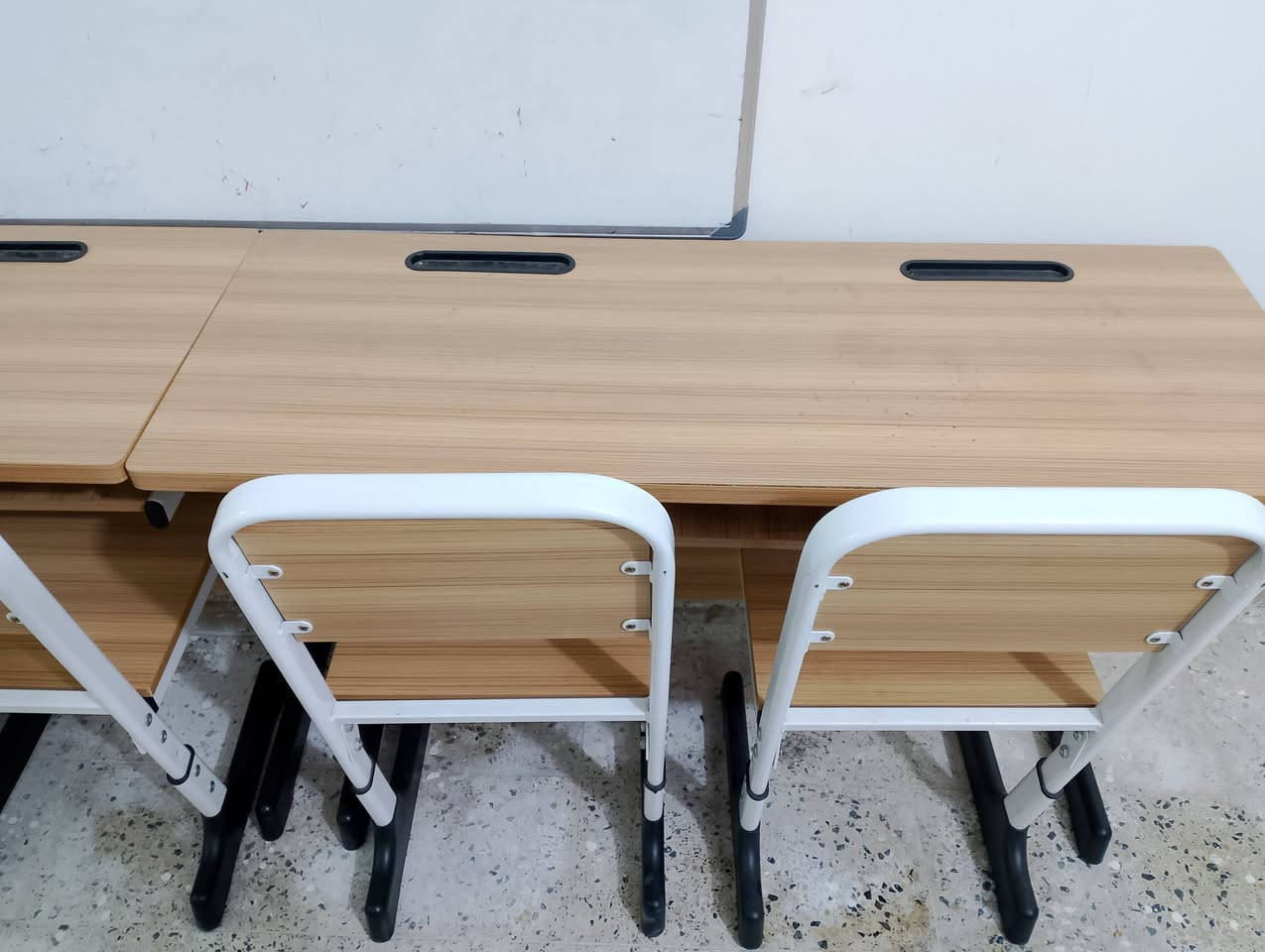 أربع رحلات دراسية ماركة تركيا، لكل رحلة كرسيين 
المجموع: 8 كراسي 
الرحلات خشبية وبحالة جيدة جداً تنفع للإستخدام الشخصي اليومي وتنفع أصحاب المعاهد الدراسية
السعر: 125 ألف للرحلة الواحد 
و 400 ألف لأربعتهم
العنوان: البصرة / الجنينة ولايوجد توصيل
الرقم: ***********
