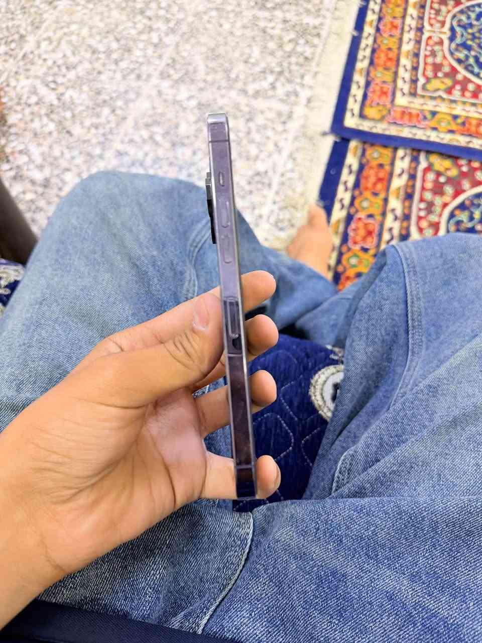 14برو ماكس 
الذاكره 256
البطاريه 81
فقط الضهر مكسور 
السعر 800 نهايته حگ الجيه 
مكاني بغداد مدينه 
***********   فقط واتساب رجاءاً

نص مكتوب في الصور:
- 84 9:38 الم اصار iOS iPhone 14 Pro Max MQ9X3AA/A GRVJ4JRG2V الطراز الطراز الأسلسلى
- 84 9:37 حالة البطارية والشحن كما هو الحال مع البطاريات القابلة لإعادة الشحن، بطارية الهاتف قابلة للاستهلاك وتصبح أقل فاعلية مع الوقت. معرفة المزيد... الحد الأقصى للقدرة 81% هذا قياس لققدرة البطارية مقارنة بقدرتها عندما كانت جديدة. قد تتسبب القدرة المنخفضة بتقليل ساعات الاستخدام بين عملية الشحن والأخرى. أقصى قدرة للأداء ستساعد الأنظمة المضمنة في النظام والمكونات في تخفيف آثار الأداء التي قد تلاحظها أثناء التقدم الكيميائي في عمر بطارية iPhone. شحن البطارية المحسن للحد من استنزاف عمر البطارية، يتعلم الـ iPhone من عادات الشحن اليومية، بحيث ينتظر ولا يتجاوز 80% حتى يحين موعد حاجتك إلى استخدامه.