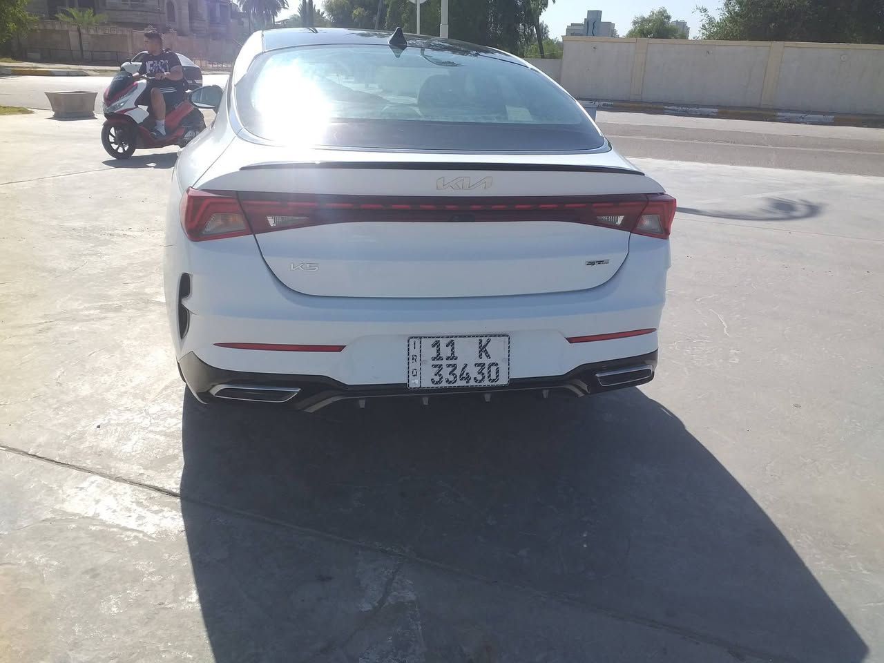 كي فايف k5 2023 لون ابيض بانوراما  فول مواصفات ترقيم جديد باسمي
رقم بغداد 
وارد امريكي 
جيتي لاين Gt-line
محرك 1600 تيربو
ماشيه 32 الف
فول مواصفات بانوراما
كشنات جلد اسود
رادارات توقف ذاتي نقطة عمياء 
شحن لاسلكي 
بصمة تشغيل 
4 انظمة قيادة كشن كهرباء مواصفات جيتي لاين المعروفه
صور الحادث مرفقة بالمنشور
السياره جاهزة وحلوه ماناقصها شي
مكاني بغداد  الكاظمية
السعر  155
 موبايل ***********
