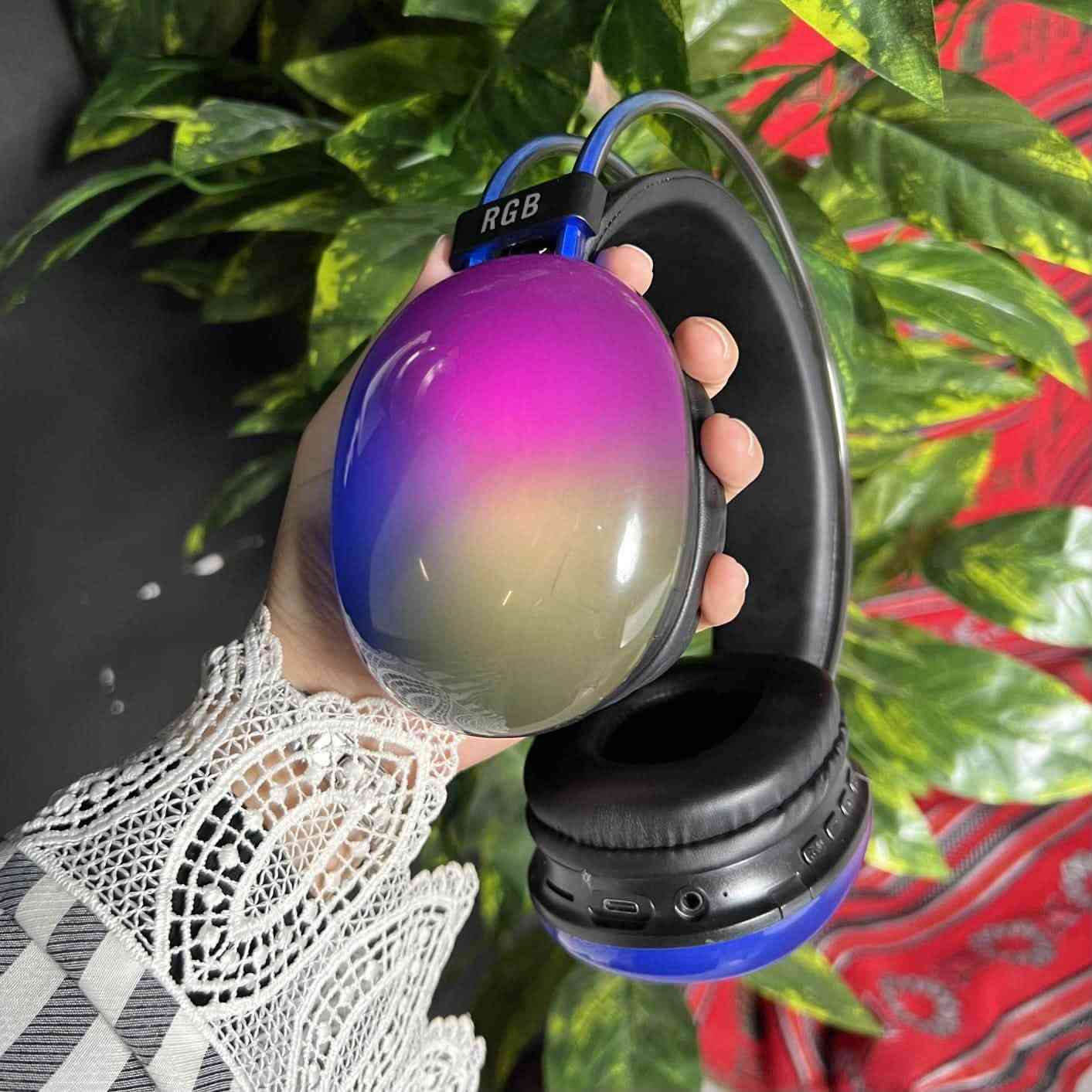 السلام عليكم عليها خصم لفتره محدوده
سماعةRGB

سماعة الألعاب اللاسلكية RGB PG580 Disco Pulse

استمتع بتجربة صوت وإضاءة مميزة مع سماعة PG580 اللاسلكية بتصميم RGB عصري مناسب للألعاب والموسيقى والاستخدام اليومي.

• اتصال لاسلكي Wireless V5.3 لحرية أكبر أثناء الاستخدام

• إضاءة RGB LED متعددة التأثيرات بتصميم ملفت

• وحدة صوت بقطر 40mm لصوت واضح وعميق

• مايكروفون مدمج للمكالمات والدردشة

• تدعم أزرار تحكم متعددة لتغيير الأغاني والتحكم بالصوت والرد على المكالمات

• تدعم كارت TF مع منفذ شحن Type-C

• الموديل: PG580 Disco Pulse

• نوع الاتصال: Wireless V5.3

• نوع المنتج: Wireless Gaming Headphones

• قطر السماعة: Φ40mm

• نطاق التردد: 20Hz – 20kHz

• الحساسية: 119±3dB

• الجهد المقنن: DC 5V

• التيار المقنن: ≤1mA

• سعة البطارية: 800mAh

• وقت الشحن: حوالي ساعتين

• الوزن: 320g ±5g

• الشحن: Type-C

• المزايا الإضافية: ANC Intelligent Active Noise Reduction / Built-in Mic / RGB Lighting

محتويات العلبة:

• سماعة PG580 RGB

• كيبل شحن Type-C

• كتيب التعليمات

.السعر 15.000بدل الـ19,000

توصيل الى جميع المحافظات 🚚 

للتواصل ***********او***********

أي خلل ترجع بيد المندوب
