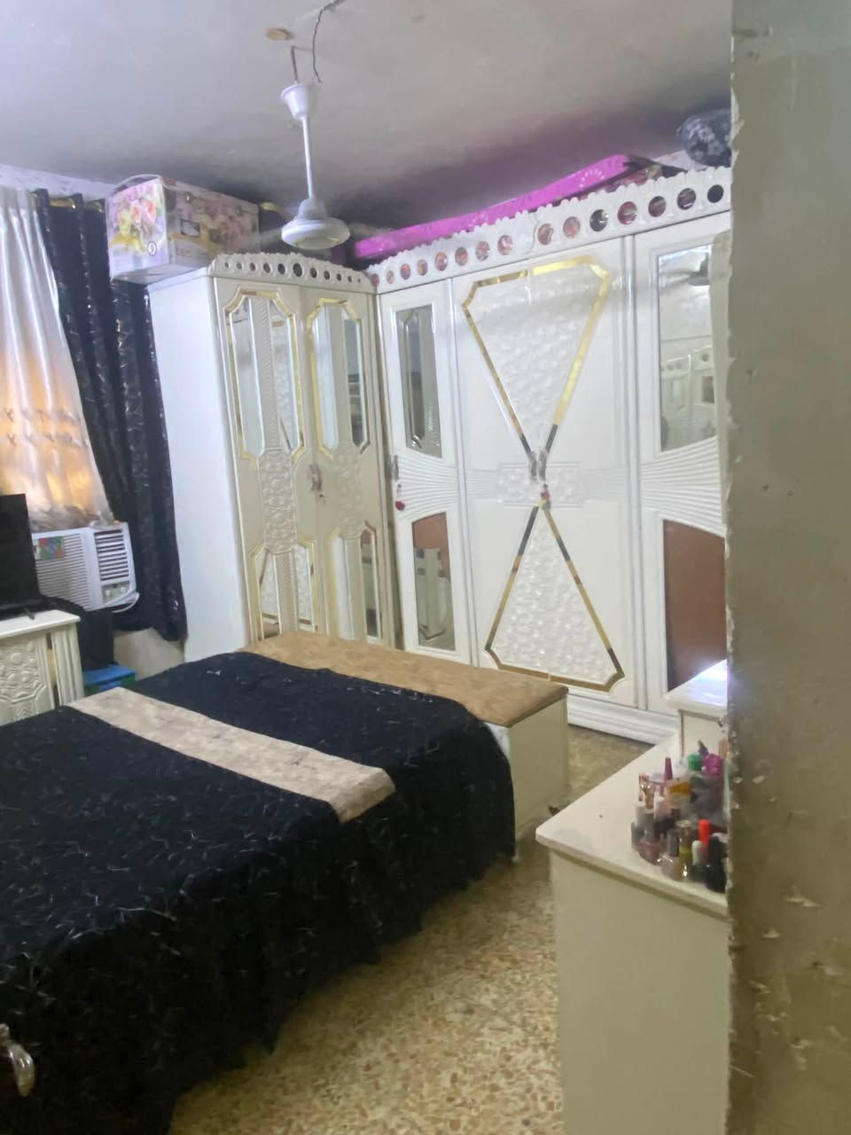 غرفه للبيع صاج عراقي مصبوغ ابيض 
6 بيبان غرفه نضيفه سبب البيع ضيق المكان 
مكاني بابل مركز المدينه
 سعره اتصل وبيك خير ودلل 
***********
