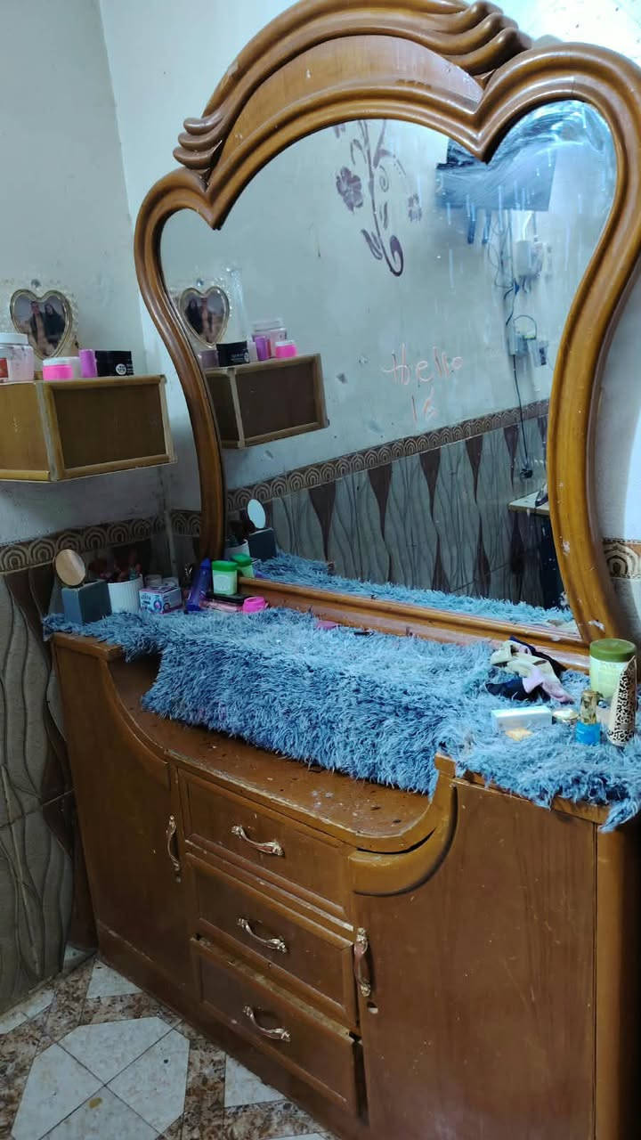 غرفه اخشاب تزكام نضيفه صاج درجه اولى ام السته طابقين السعر 850  مجال بسيط المكان النجف 
‏‪***********‬‏
