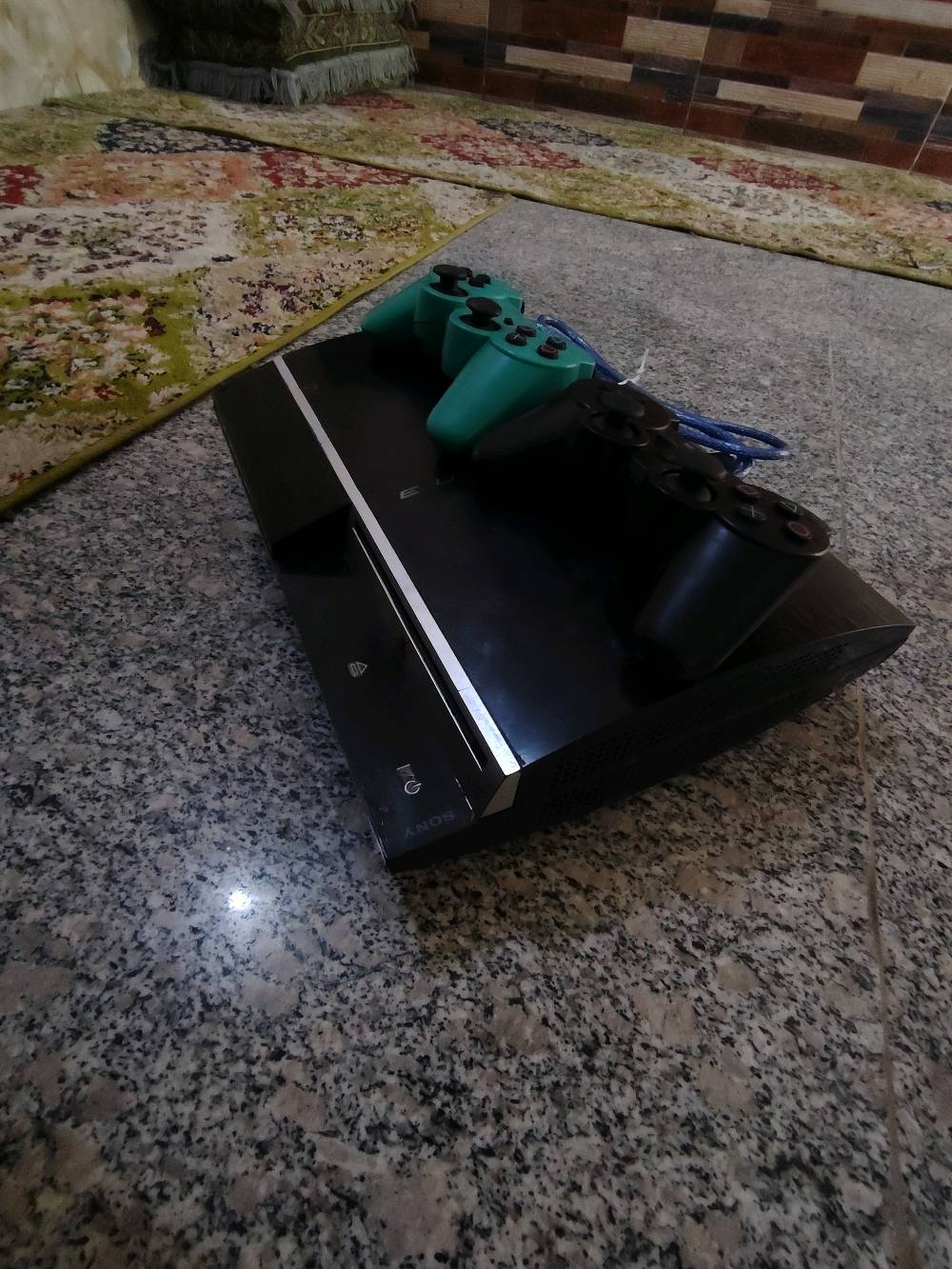 بلي 3 العالي جهاز نضيف مع جوستك عدد2 مع كيبل شحن كامل الملحقات سعر 80 الف
شنو حالته من ناحية النظافة والشغل؟ بيه أي مشاكل بالهارد، الحرارة، أو الدرايف؟: 
جهاز نضيف 
المكان وين بالضبط حتى يسهّل على المشتري الاستلام؟: 
ديوانية للتفاصيل الاتصال على الرقم *********** 