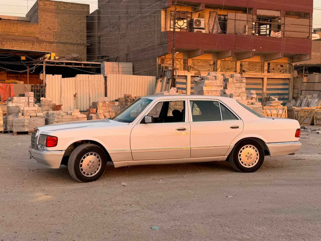 مارسيدس جامبو موديل 90 اصل رقم بغداد لون ابيض ثلجي داخل مخمل حبري كراسي كهرباء دبل مروحه سلايت كهرباء السيارة مصبوغه حزام بدون قماره ابيعها مصبوغه عام قواعد دبل بلاديه ما ملعوب بيهن تبريد شغال فيت بم جديد مكان السيارة بغداد للاستفسار الاتصال على 
***********

