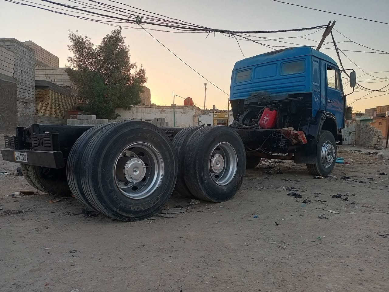 السلام عليكم كماز للبيع 2002 محرك وكير البي خير من الله لا تبخير ولا تنقيص كير 111 مكينه 25 بالسنويه قلاب رقم قادسيه سنويه لـ30 مكان النجف ***********

