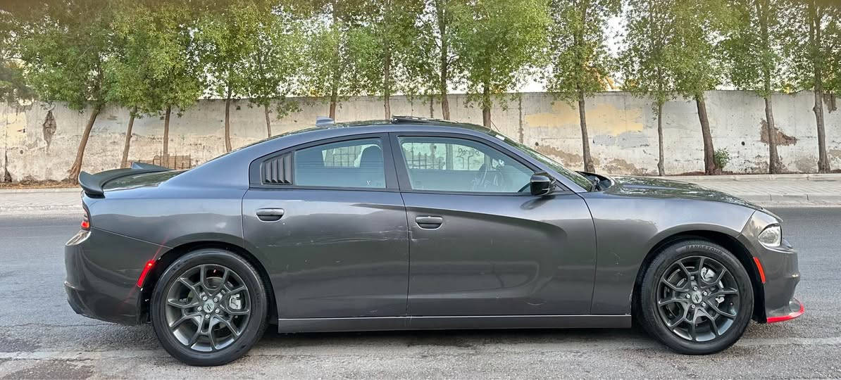 السلام عليكم 
دوج جارجر 2018 
مكينة 6 سلندر 3600 SXT 
4*4
بأسمي رقم جديد هزه جديده
كشن كهرباء
شفتات استيرن 
شاشة كبيره 
حساسات خلفيه 
ويل كب حجم 18 ابلادي
حداديه جديده 
مكينه  وكير مكفولات
السياره بيها دعامية صبغ 
ومكانين بارد
السعر 163 وبيها مجال شي قليل
مكان السيارة بغداد العامرية
***********
*********** بغداد, العراق
