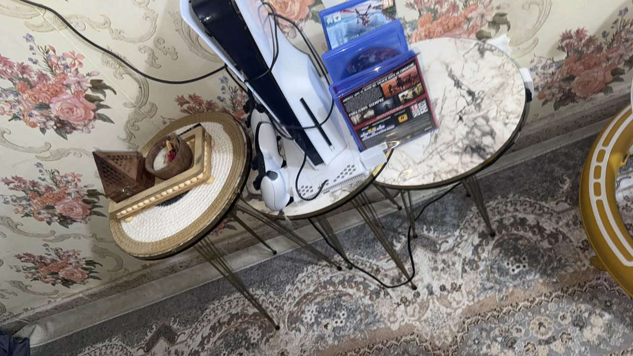 كورنر  خمس مترات للبيع ويه ميز تلفزيون طبلات اريده 475البصره المشراك الجديد ***********
