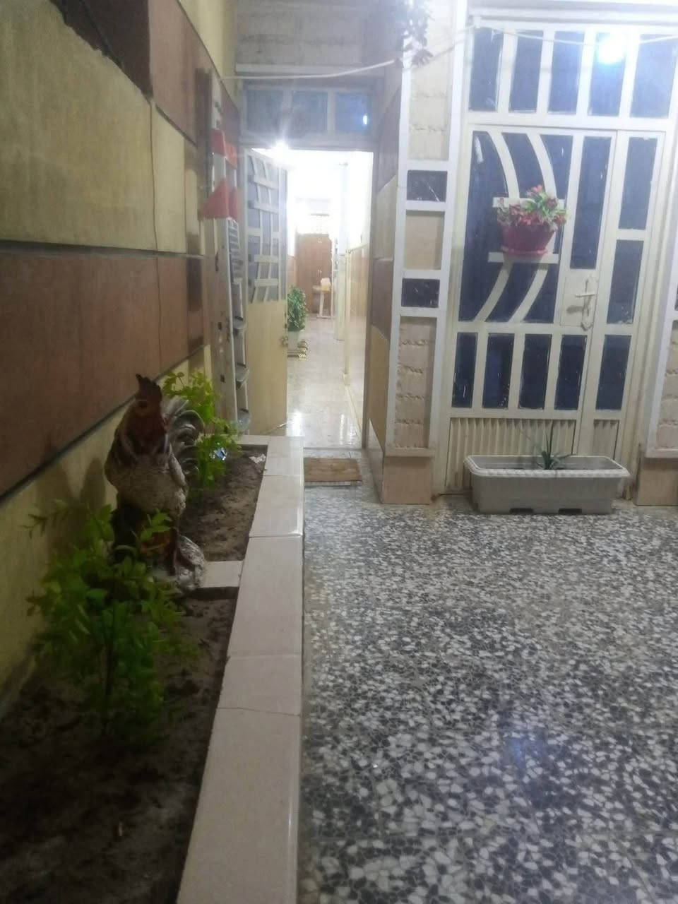 السلام عليكم 
دار 🏠 المساحه ١٢٥م طابو زراعي سند 25 في بغداد العبيدي  شارع التربيه  بداية حي السفير قرب سوق العبيدي البيت  متكون من غرفه  نوم واستقبال وصاله ومطبخ ومنور وطرمه وحمام خارج وحمام داخل طابق واحد  الاستفسار خاص اوالاتصال على الرقم ***********
اداره مكتب الهدى للعقار العنوان بغداد العبيدي شهداء الأولى شارع المحافظ قرب رحيم المضمد
