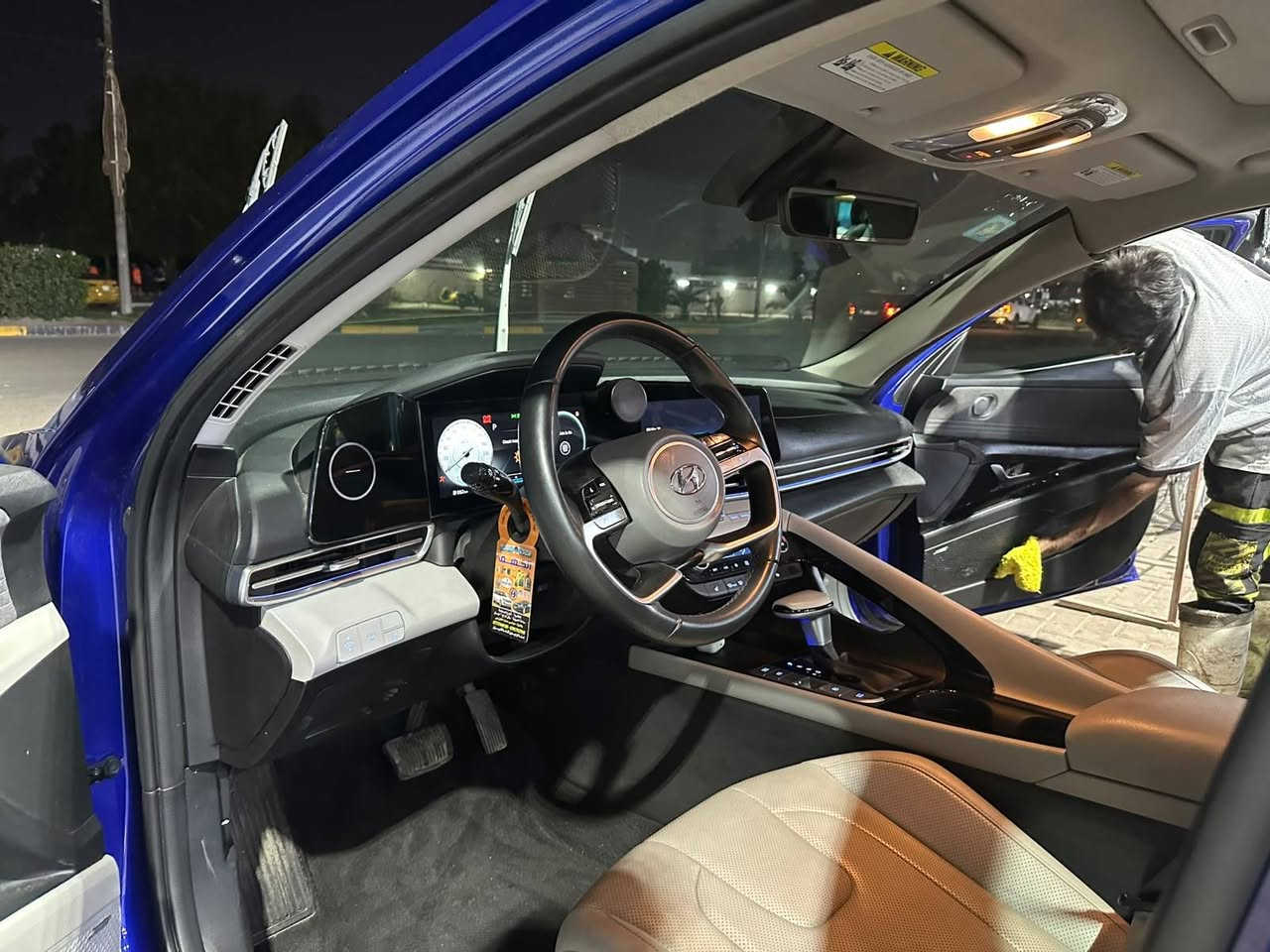 السلام عليكم
هيونداي النترا 2023
Limited
معروفه مواصفات Limited
السياره وارد امريكي 
صوره الحادث من ضمن المنشور 
السياره جديده بمعنى الكلمه
سعره 135 ورقه وبيهه مجال بسيط
مكان السياره بغداد ابو جير 
للتواصل فقط على هذه الرقم ***********
