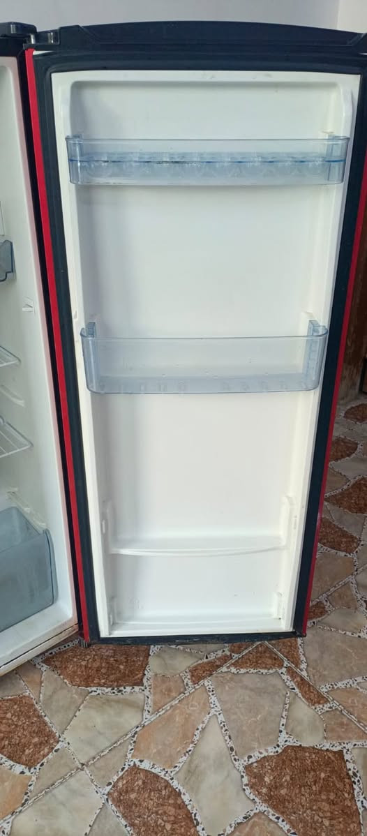ثلاجة • نظيفة