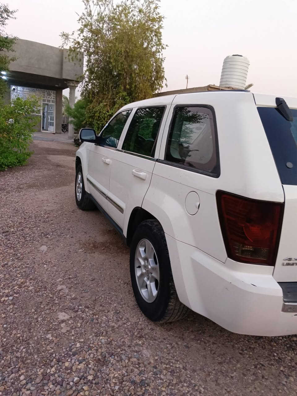السلام عليكم 
جيب كراند شيروكي  2008 وارد امريكي محرك 8سلندر 5700 فول مواصفات Limited كشنات كهربائية جلد داخل صاج ملكي شاشة بلادية فتحة بالسقف ضرر الجاملغ من جهة السايق مبدل  السعر 100 وبيها مجال بيع او مراوس للاستفسار *********** للاتصال
***********واتساب

