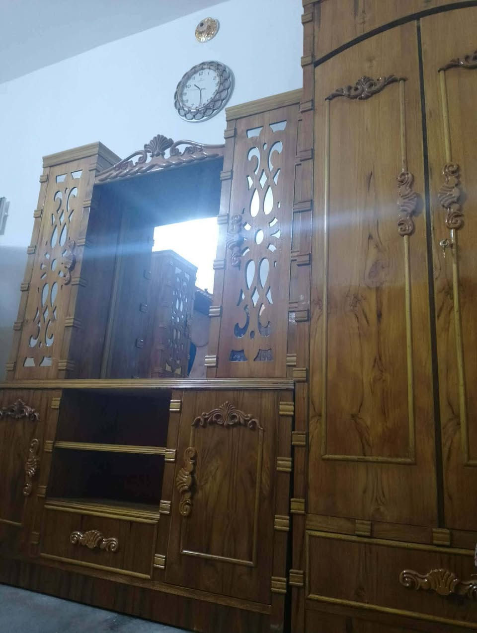 غرفه اخشاب صاج ثقيل 5ملم
نضافه 100% .السعر 1250 وبيها مجال 
***********
