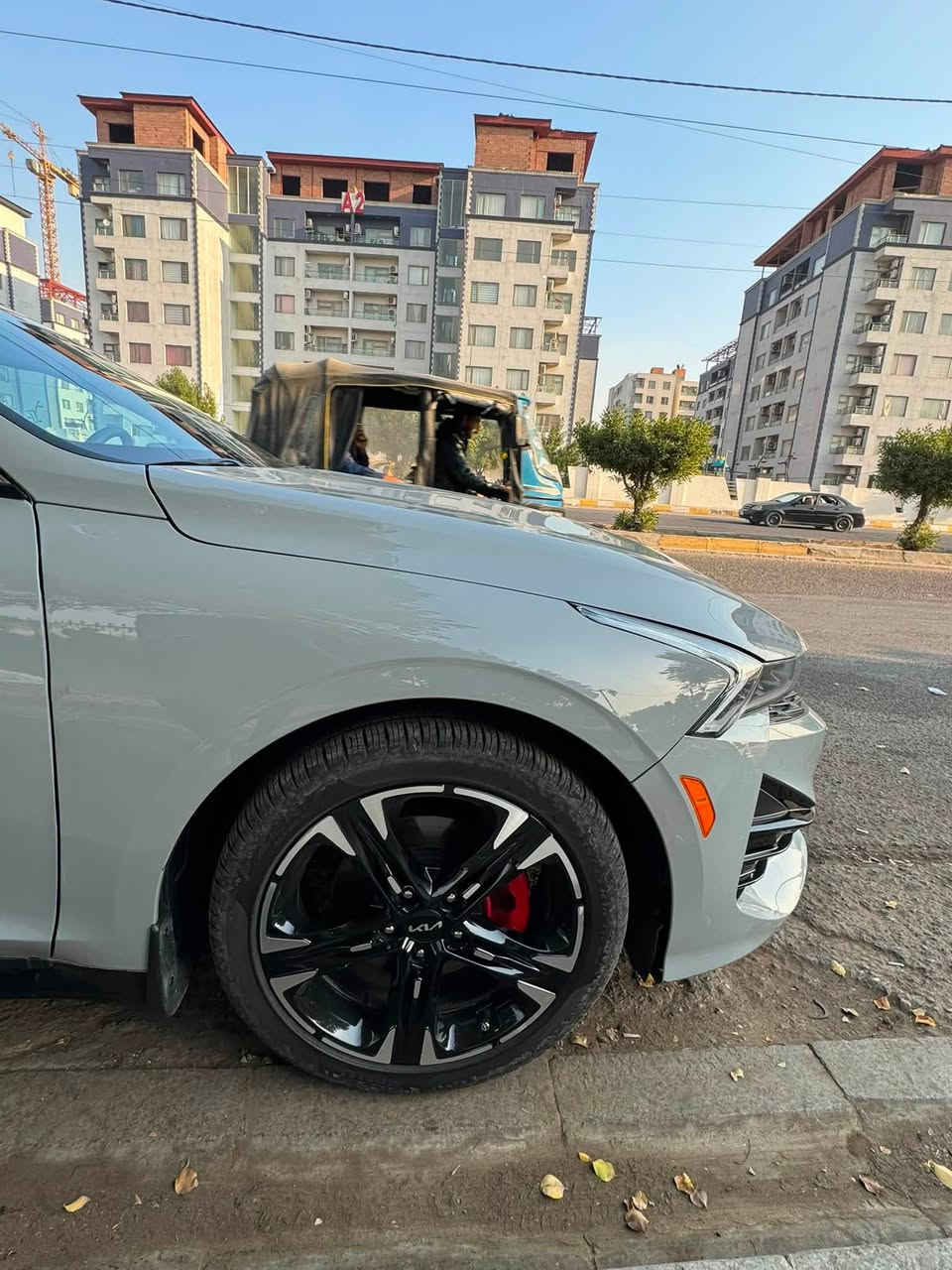 للبيع k5 2023السعر بـ 160 وبيها مجال  موديل2023  مستعجل ع بيع
سيارة بااسمي رقم بغداد تحويل مباشرة 
المواصفات 🥇
1-محرك 1.6 تيربو 🚀
2-بصمة ابواب وتشغيل
3-تحكم استيرن كامل 
4- كشنات الامامية كهرباء 
5-كراسي جلد احمر
وختم شعار GTline
6-رادار امامي + خلفي
 (توقف خلفي ذاتي) 
7- شاشه كبيرة كار بلي( بلوتوث ، USB  AUX )
9- حجم المحرك 1600 تيربو
10- رادار امامي + خلفي
11- لد نهاري
‏12 -انظمه قيادك 6
13-ويل كب 19 
14- شاشه عرض اعطال بالدشبول
15- كروز سرعه ذكي  ( مثبت سرعه )
16- كشنات تدفئة 
17-سايد بريك بصمه 
‏18- GPS الخرائط
19- نظام النقطه العمياء
20-  صندق كهرباء
21- قيادة ذاتية
22- شاحنة واير ليس
23- تحديد مسار 
24–تشغيل عن بعد
25– مخارج شحن أمامي و 2خلفي
26– رادار جانبي + امامي+ خلفي
28-سماعات محيطيه  
حادثها : ماشيه 30 الف ميل
سياره حادثة تخريب بج الباب مصلح حار وصبغ درجه اولى وبارد بالجنطه بالنقل نطخت
مكان السيارة بغداد 
الاتصال : ***********
