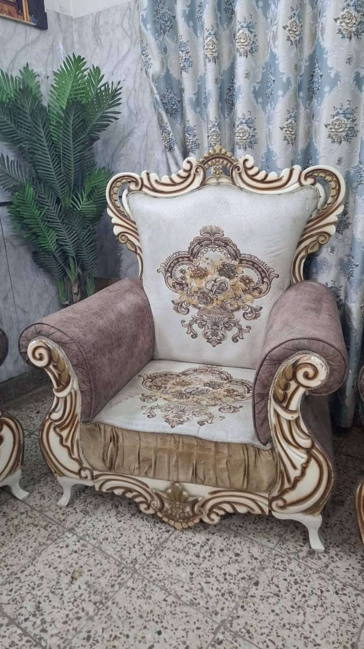 تخامه باله كل واحد نص تخم ٥ مقاعد نضيف ثكيل سعر لواحد ١٢٥ وبي مجال مكاني بياع ويوجد توصيله بكروه *********** وتساب
