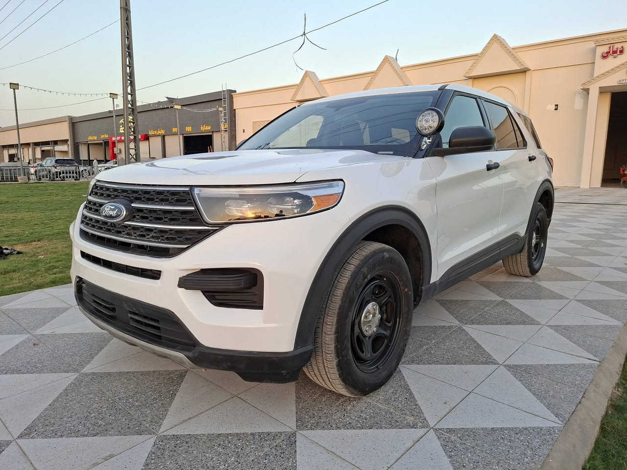 فورد اكس بلور بوليسي ٢٠٢٤
بيع سريع بسعر جدا جدا مناسب
الون: ابيض
الوحات :فحص مؤقت بدون رقم 
حره تحويل ثاني يوم تترقم بغداد وكافه المحافضات
الضرر: تبديل بنيد فقط
ارباك ستيرن مع برده فقط
ممشا السياره:٢٠٠٠مايل الفين فقط بعدهه سياره زيرو
الموصفات: شاشه صغيره*كامره دواره*شاشه اعطار*حساس ضغط الاطارات*منفذ يواس بي*سايد بريك دكمه*تبريد ثلج مناخين ايمن وايسر*سويج ريمونت
السياره:AWD فور ويل دفع رباعي
المكينه: 6v سلندر ٣٣٠٠ تعلس بانزين عادي خزان الوقود ٧٠ لتر
الكير :١٠ سرعات تعليك
تخم تاير لك
لايت بوليسي ٦ عدسات دوار
كشنات كشن سائق كهرباء الكشنات الخلفيه اسود جلد قلاب 
السياره جاهزه من كلشي مابيهه اي نقص
صور الحادث مرفق بل منشور تعمير درجه اولى
 الشراي يتصل ***********
