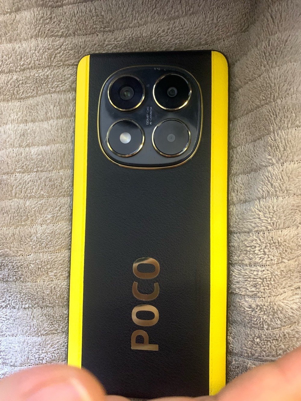 * الجهاز: بوكو  (POCO X7) نظيف وبدون أي خدش أو كسر، محافظ عليه ومستخدم لأشهر قليلة فقط.
 * الذاكرة: 512 جيجابايت.
 * الشاشة: منحنية  ونظيفة جداً مع لزقة حماية، رام ١٢وتدعم 90 فريم بلعبة ببجي بأداء خارق.
 * الكاميرا: دقة 50 ميجابكسل بصور صافية وحلوة جداً.
 * مقاومة الماء: مقاوم للماء والغبار 
 * الحالة: الجهاز شد بلد، بدون أي تبديل لأي قطعه (كلشي أصلي ووكالة)، وخالي تماماً من الخدوش.
 * الملحقات الكاملة:
   * الكرتونة الأصلية موجودة.
   * الشاحن الأصلي ويا.
   * كفر حماية أصلي.
   * لزقة حماية للشاشة.
> الجهاز جاهز للاستخدام وما ينقصه شي، والنظافة تحكم بنفسك.
> 
📞 للتواصل والاستفسار: ***********

السعر:٣30 وبيه مجال