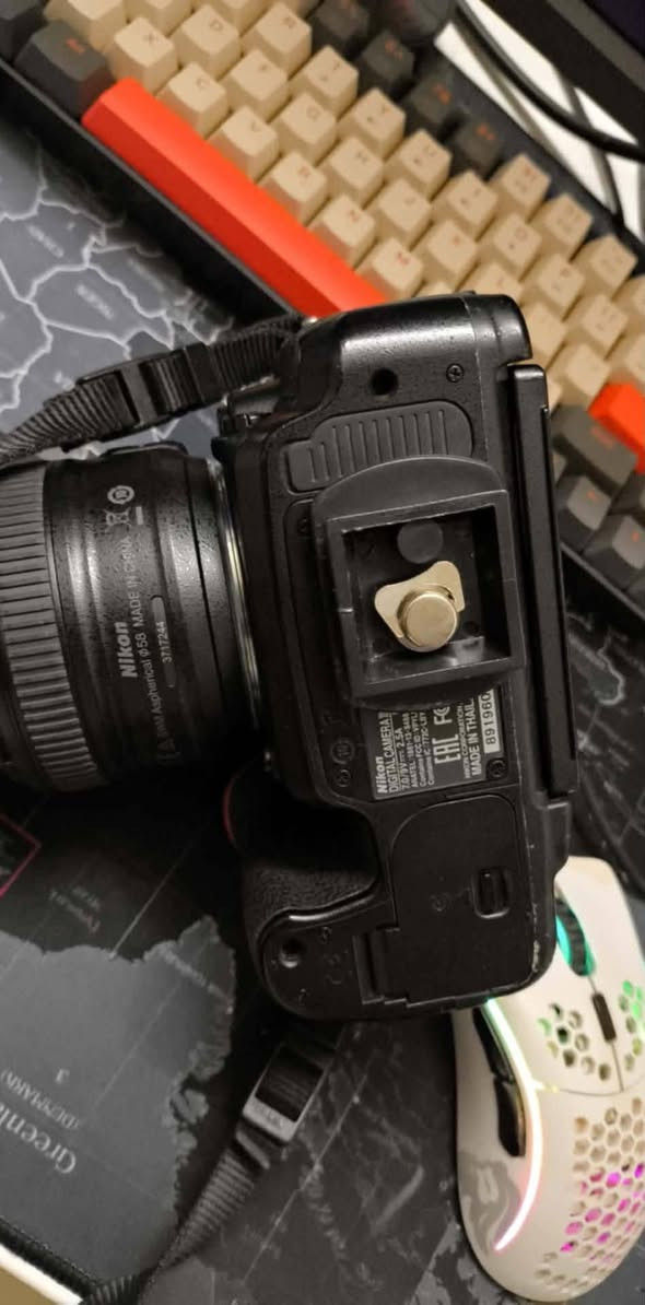 كاميرا نيكون D750
الملحقات
العدسه AF-S NIKKOR 50mm 1:1.8G
حزامه وستاند والجنطه باتري واحد ورام
نضيفه كلش السعر 900 وبيها مجال 
المكان بغداد البلديات 

‭***********‬
