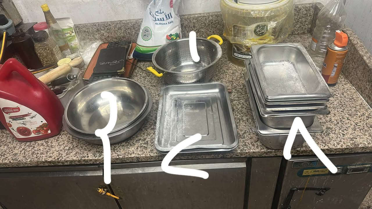 طباخ 4 عيون ويبر
عارضه مقبلات ماطول شغال تحتاج صيانه
بوجر مع المفرغات 3 متر

دكت بردة 3 متر
منقله
بلانكات

كراسي عدد 12
***********
