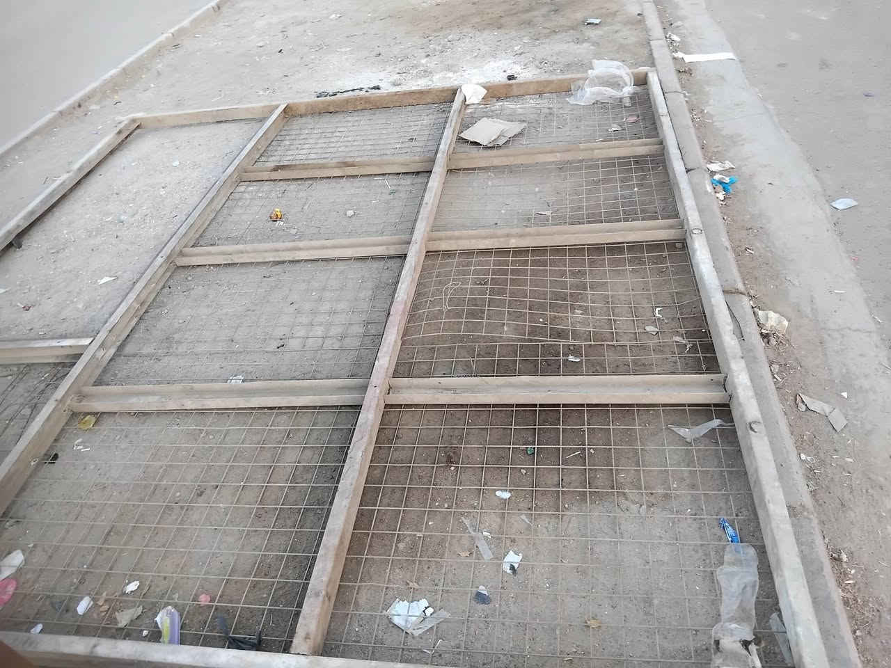 السلام عليكم
يوجد قفص للبيع
المساحه 3×3 مع باب مشبك 
الاتصال ع الرقم ادناه
***********
