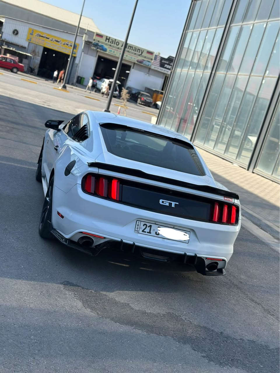 Mustang 2016 eco bost
چوار پستۆن سه‌یاره‌كه‌ زۆر تازه‌یه‌ 
یه‌ك چه‌ملخی بۆیاخه‌ له‌گه‌ڵ بستی بۆنیتی بی ناوگردن بی ئیرباگ 
مه‌كینه‌ی كراوه‌ته‌وه‌ به‌شه‌رت 
سه‌نه‌وی تازه‌یه‌ 
كامل جوانكاری بۆ كراوه‌ 
سعری ١١٦ مه‌عامه‌له
*********** السليمانية, العراق
