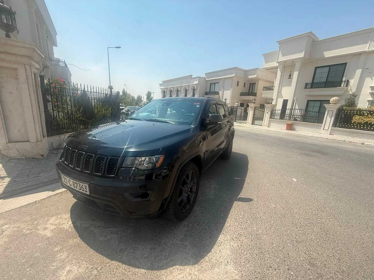 جيب موديل 21 نسخة ميلادية 
لمتد فول 1/1
سيارة جديدة بمعنى الكلمة ماشية 65 
موصفات 
فتحة سقف
صندوق كهرباء
رادارات 360 خللي اماني جانبي 
تدفى ستيرن وكشنات 
نقط عمياء
اربع انضمة قيادة
جلد 
كراسي 2 كهرباء
منفذ كهرباء
سبيرهة وعدتهة جديدة
مساعد منحدرات 
شاشة جبيرة ابل كار بلي

حادث السيارة جاملغ خلفي ومعدل 
بجم كبس ومكفولة 
السعر 26 وبيهة مجال قليل جدا 
***********
مكتني بغداد وبسمي السيارة
