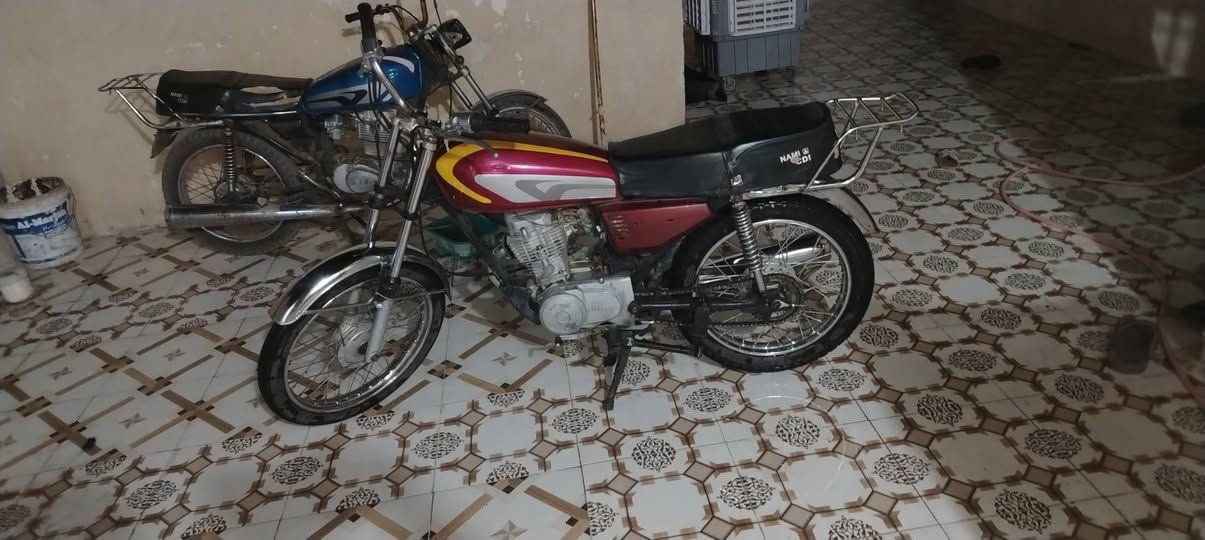 اسلام عليكم دراجه للبيع نامه بدون اوراق اكفلك عشاير ويل خلفي وصالنصه جدد سعر 350 وبيه مجال قليل مستعجل على بيعه اليريد يراسلني واتساب       ***********
