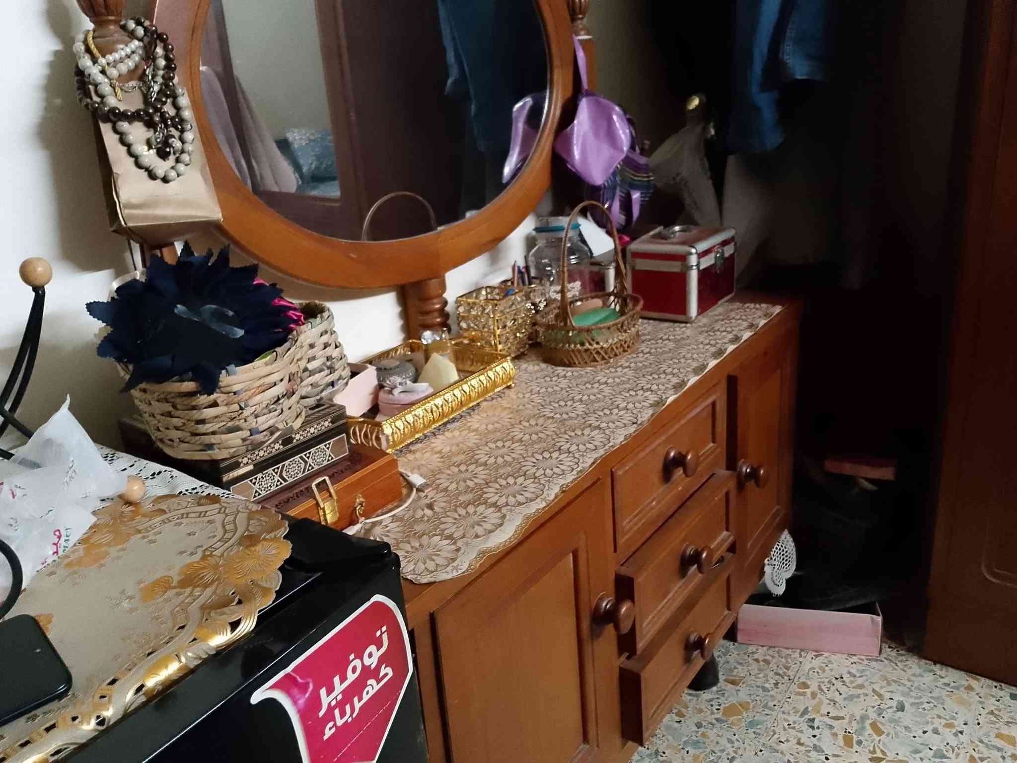 سلام عليكم
أغراض بيت السعر مناسب 
***********
