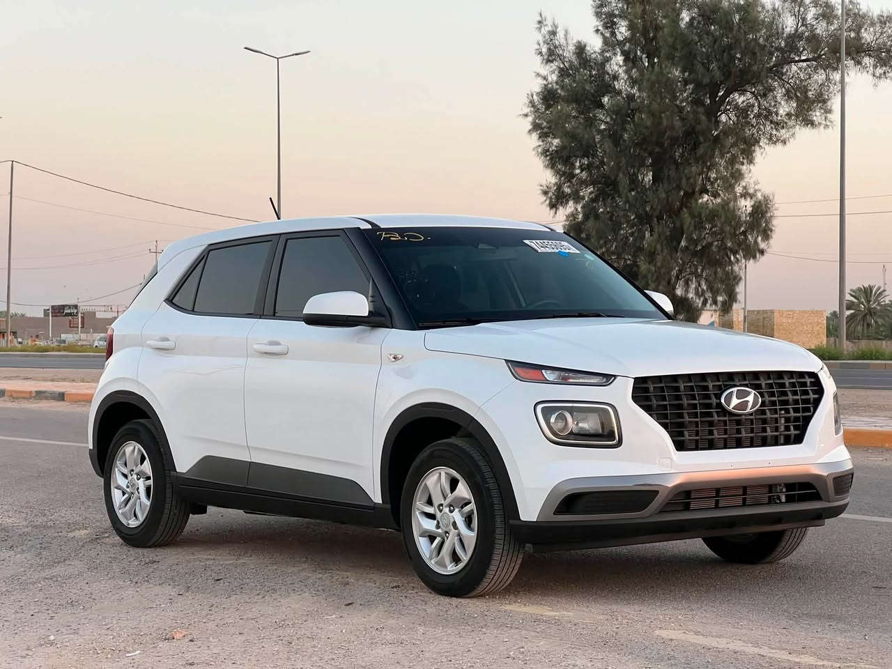 السلام عليكم هونداي فينيو ٢٠٢٦ دخول جديد بدون رقم منفيس تترقم جميع المحافظات عدا الاقليم باسمي السياره بدون صبغ وتبديل بيه اقل الشبر بارد بحافة البنيد السياره زيرو ماشيه ٤٠٠٠ للبيع او مراوس  السعر ١٢٥ وبيه مجال قليل موصفات عاديه للاستفسار الاتصال على الرقم ***********
